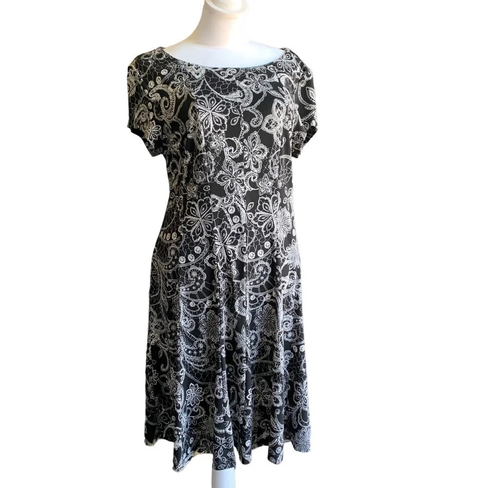 CONNECTED Apparel women's size 10 black and white dress